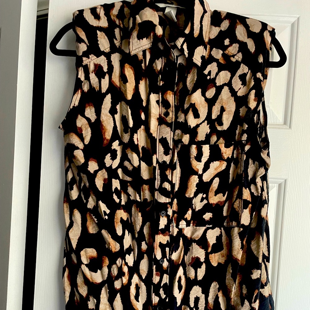 Sleeveless button up